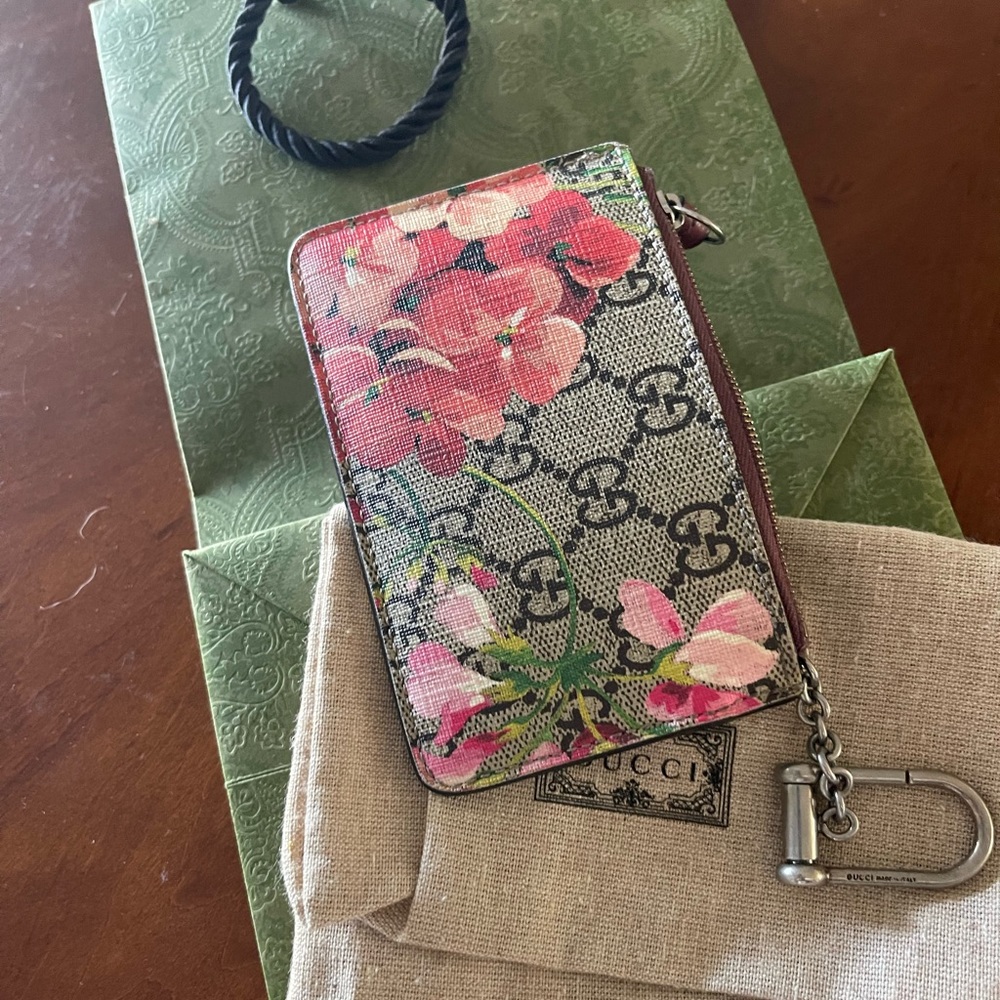 Gucci Floral GG Supreme Key & Card Holder in Pink, Green, Brown